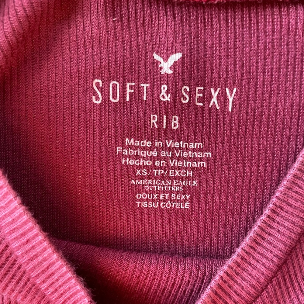 Womens American eagle T-shirt
